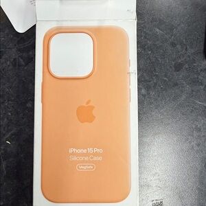 Apple iPhone 15 Pro Silicone Case - Peach